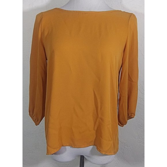 Brendas Top Medium Gold Low V Cut Bow Back Three Fourth Sleeve Boat Neck - Picture 1 of 5